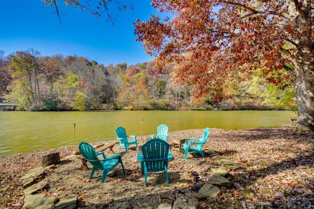 Lakefront Louisville Home - Dock, Fire Pit and Grill