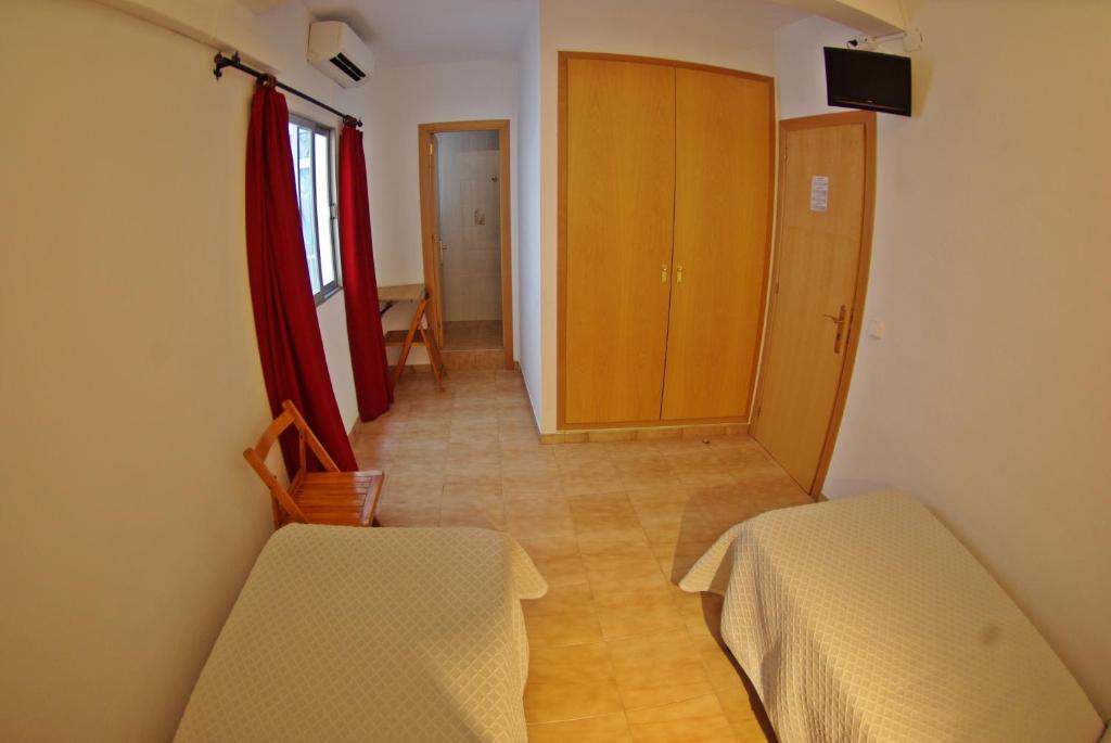 Hostal L'Alba photo