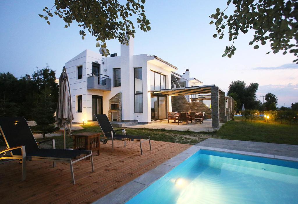 Sunny Sani Luxury Villas — Hotel in Chalkidiki