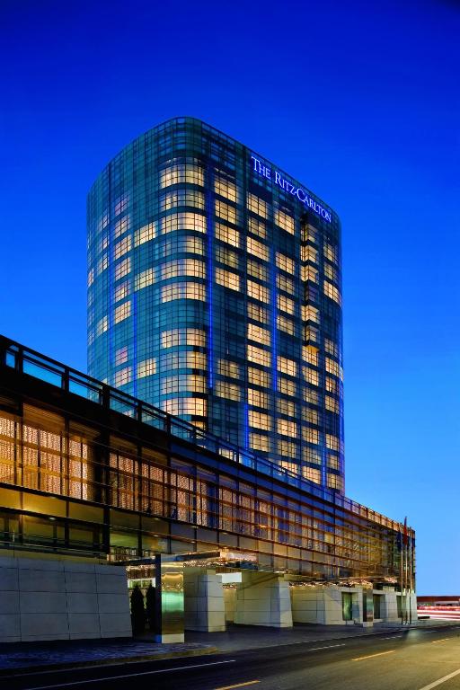 Hotel Exterior Image