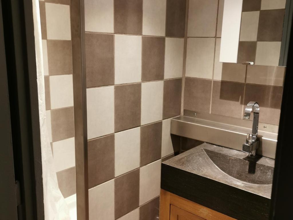 Appartement rénové, 2 chambres, au pied des pistes, près des commerces et centre aquatique - 3