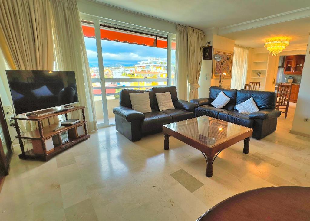PM 1-7A. Spacious Two Bedroom Apartment in Marbella Centre. - 3