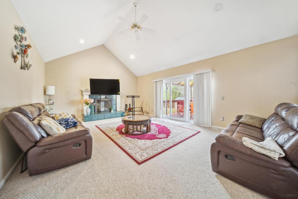 Spacious 5BR Solon Home - Patio, BBQ Grill, Fire Pit