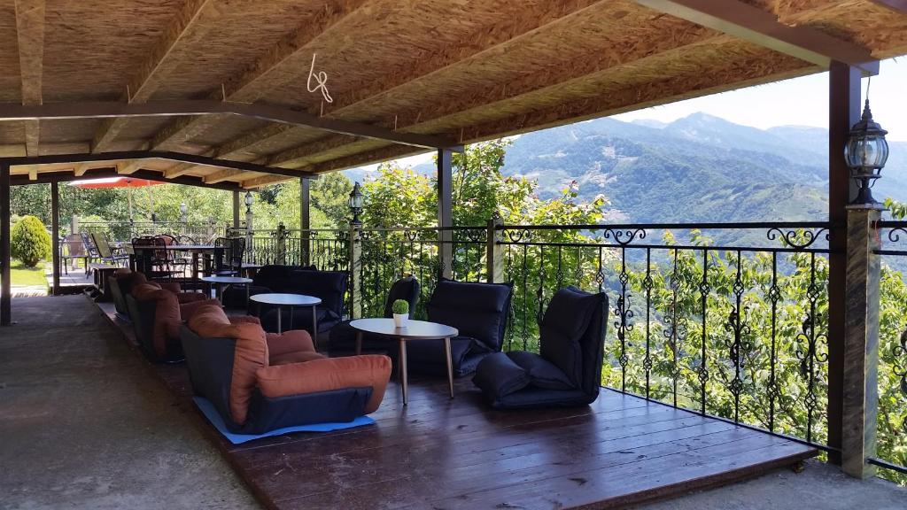 Qingjing Xiaozhu, Renai