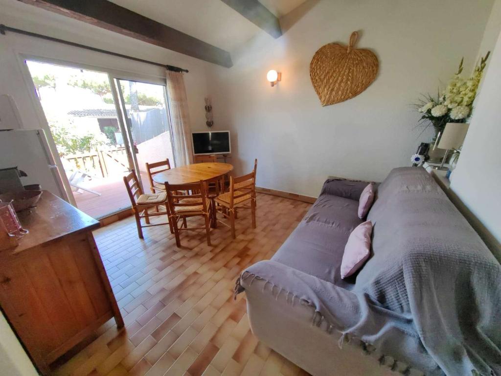 Villa mitoyenne climatisée avec piscine et parking pour 6 pers - FR-1-607-123 - 1