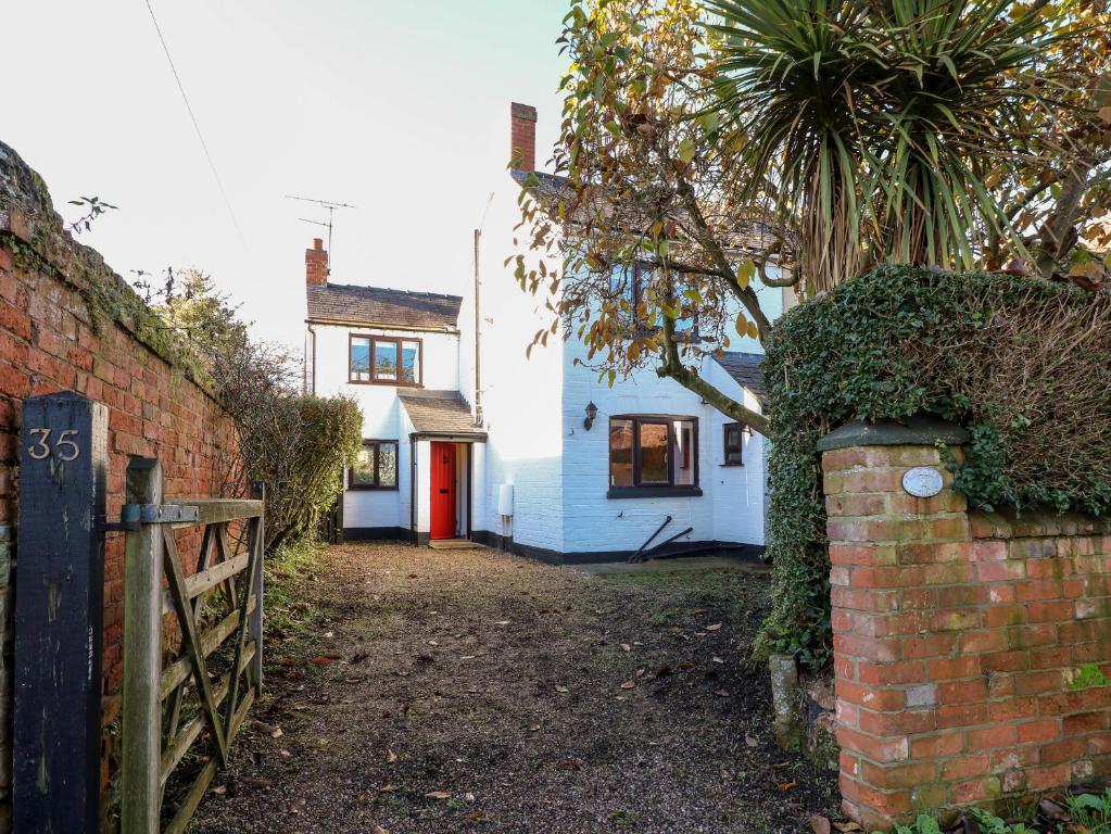 35 Main Street, Nottingham