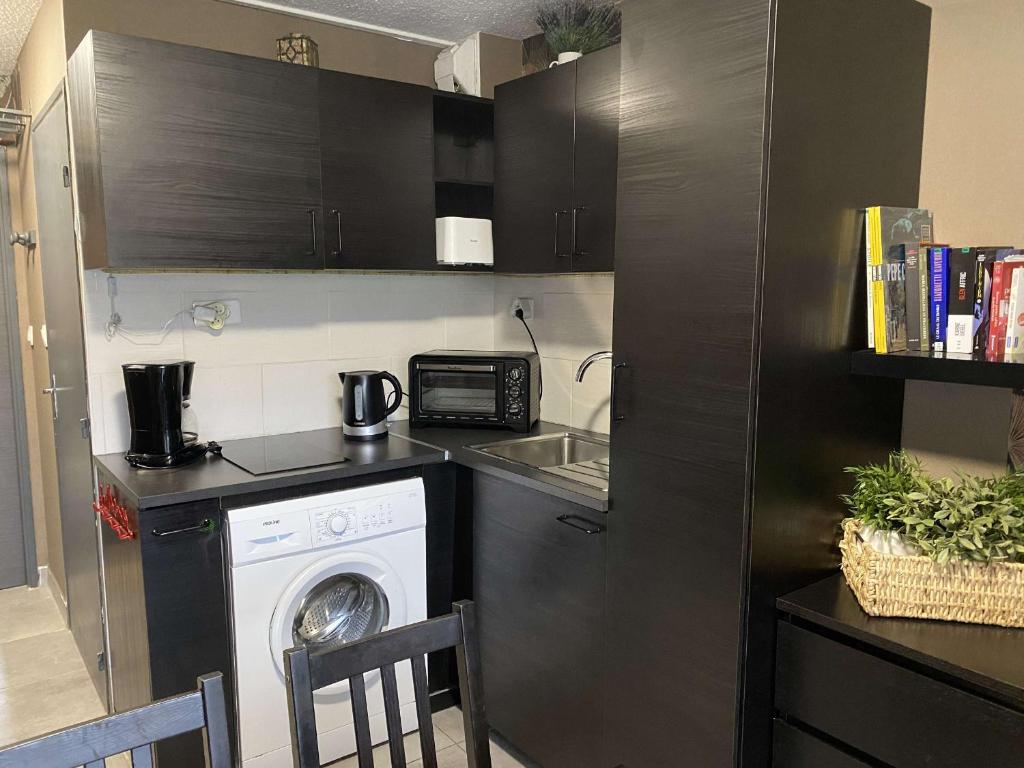 Charmant T2 rénové avec clim, WiFi et parking à 15 min des Thermes de Balaruc-les-Bains - FR-1-553-229 - 4