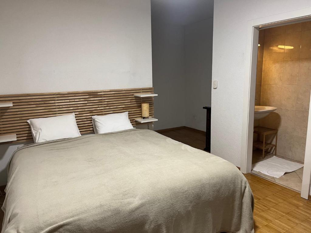 Grande chambre avec Salle de Bains Privative - 3