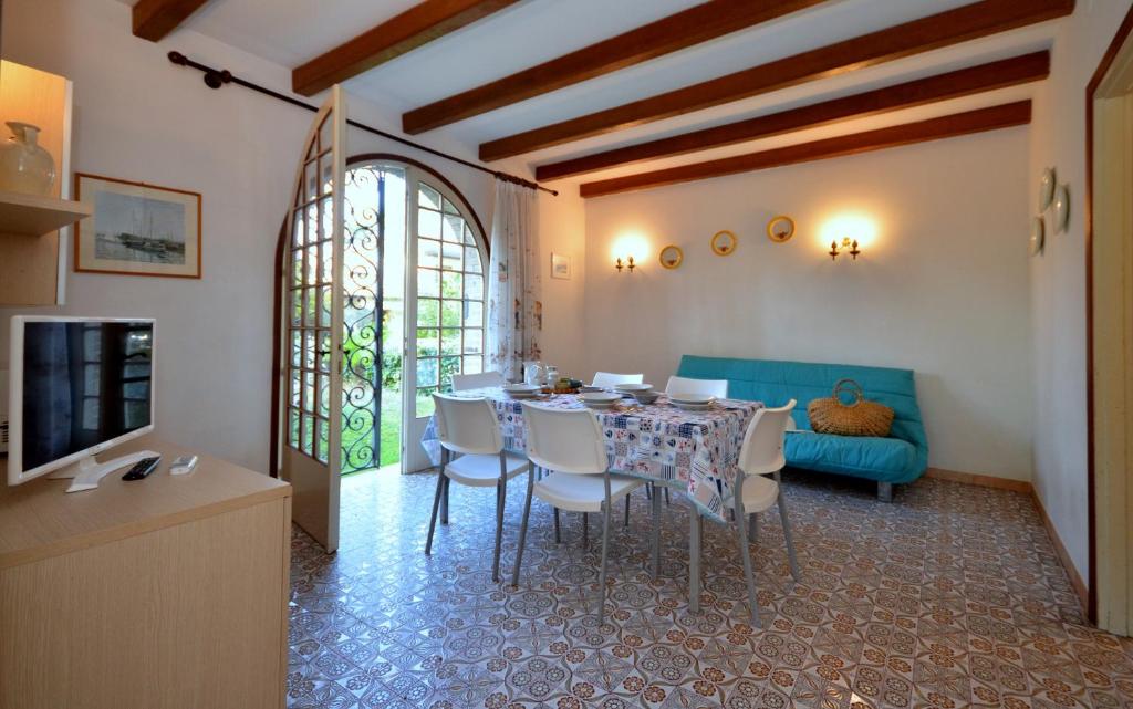 Villa Salvador - 2