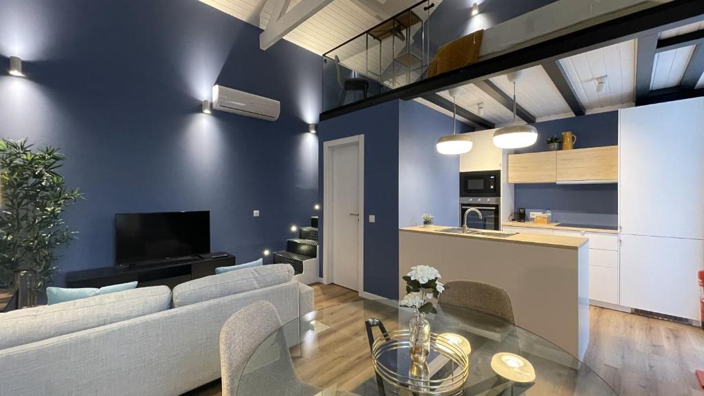 Shared lounge/TV area
