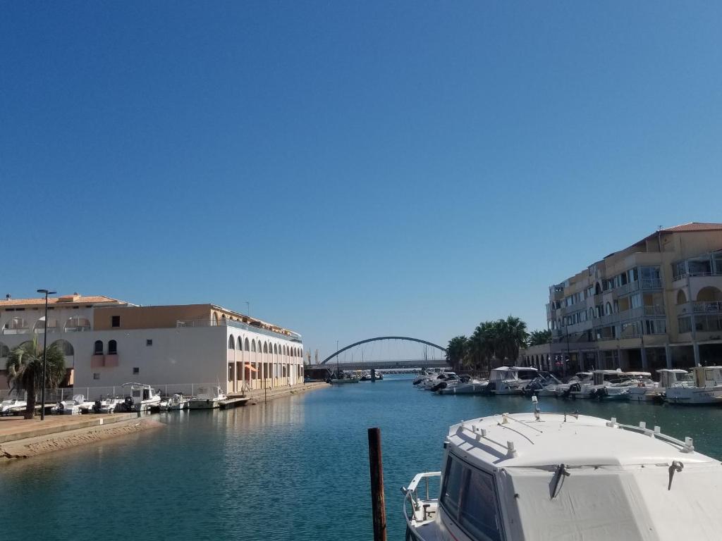 Sète Marina des Quilles, grand T2 climatisé, proche plage, parking privé - 2