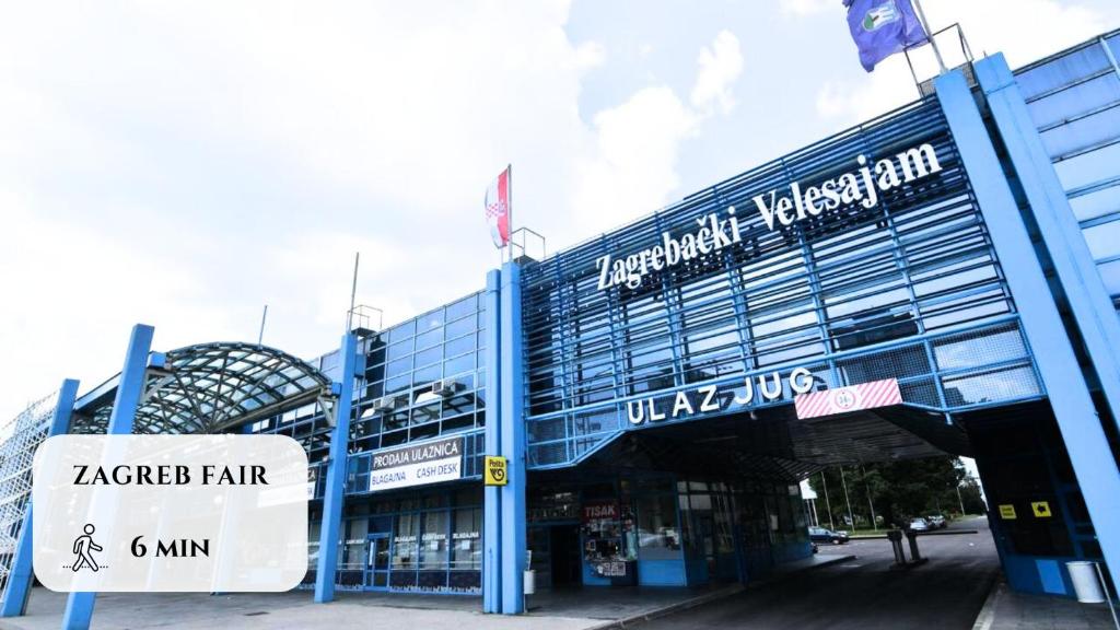 Four Seasons Apartment - FREE PARKING