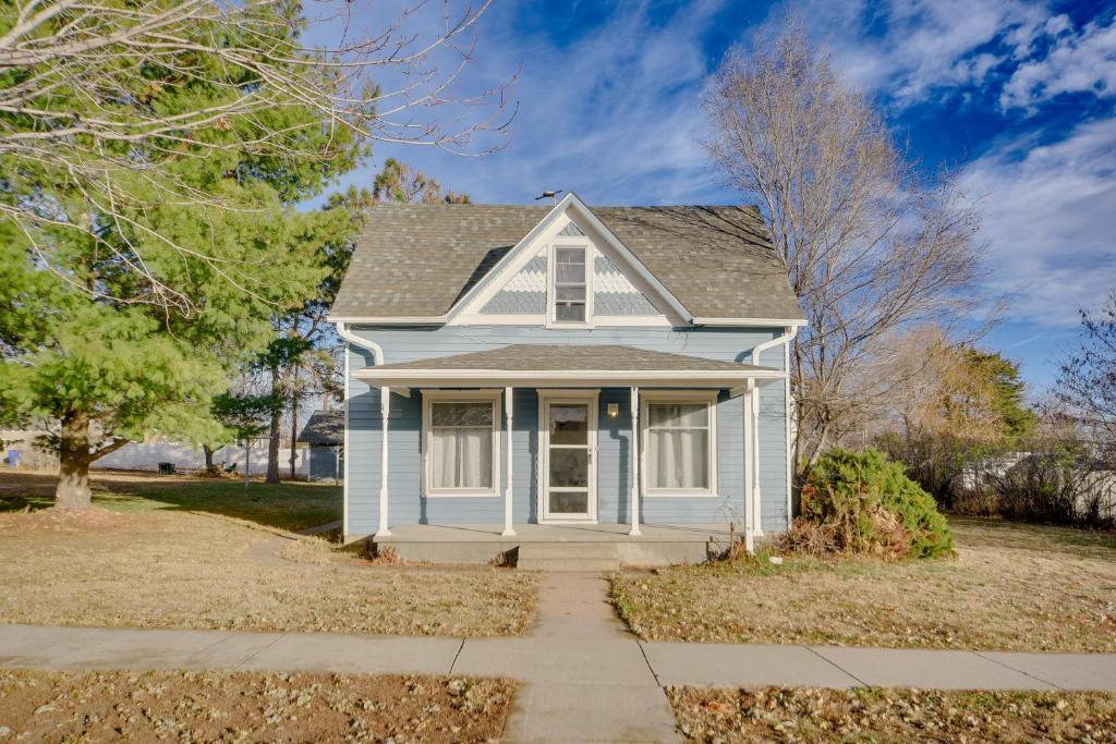 Less Than 1 Mi to Vineyard Historic Farnam Home!, Farnam