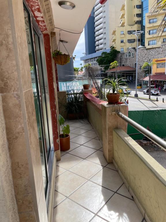 Departamento en Zona Dorada - 4