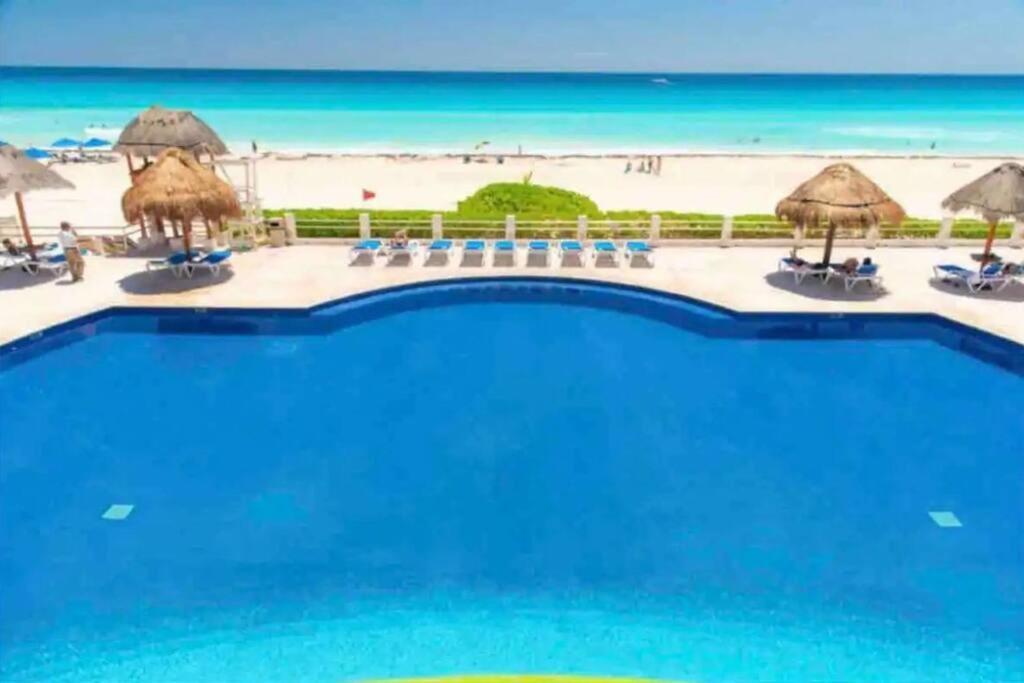 Amazing beachfront apartment, Cancún