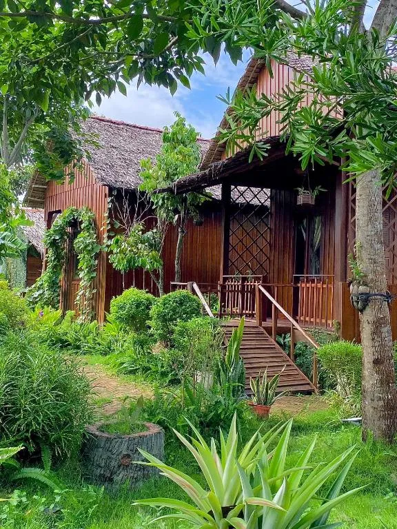 Muong Dinh Lodge, hotel in Ấp Nhơn Bình