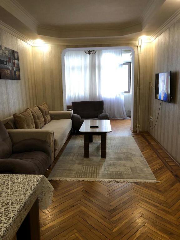 Бюджетная квартира по улице Хагани рядом Формула 1, Baku