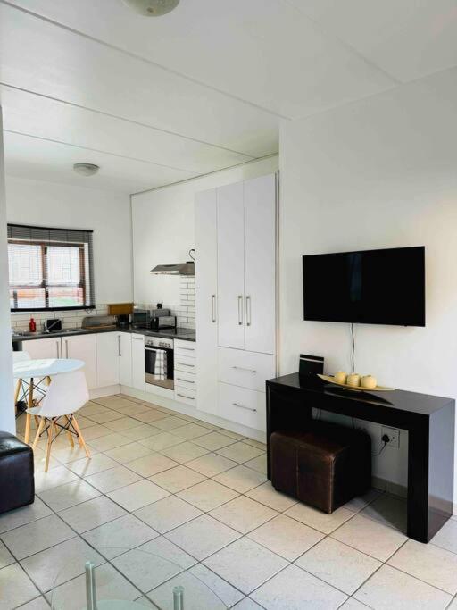 3-Bedrooms Apartment in Bushmill Amorosa, Roodepoort