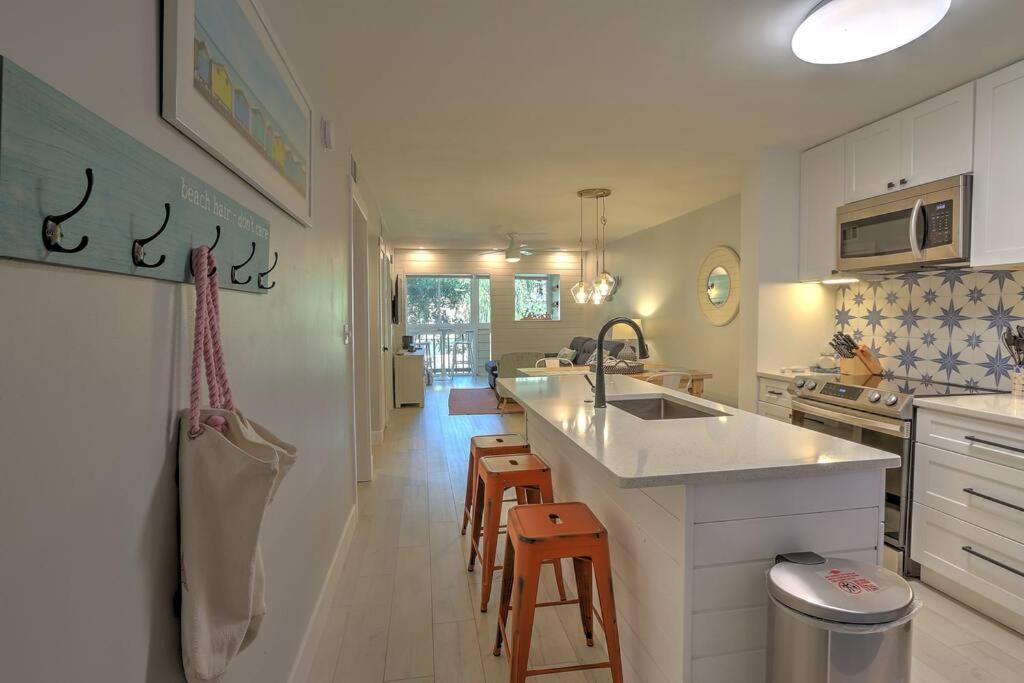 Stylish, Renovated Coastal Haven on Hilton Head!, Hilton Head Island