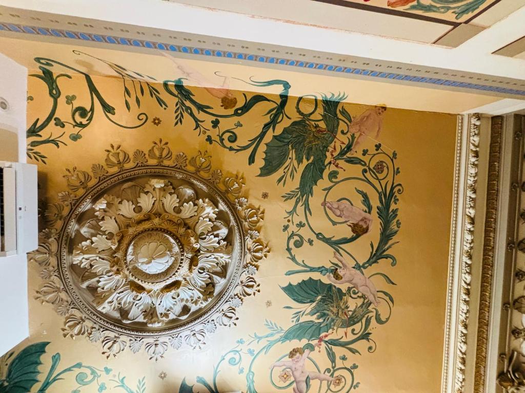 EXCEPTIONNEL !!! VENEZ SEJOURNER DANS LES 3 SUITES D'UN AUTHENTIQUE ANCIEN PALACE DE LA "BELLE EPOQUE" de 1874 !!! UNIQUE !!! - 5