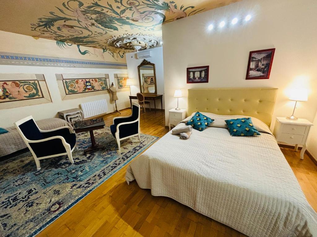 EXCEPTIONNEL !!! VENEZ SEJOURNER DANS LES 3 SUITES D'UN AUTHENTIQUE ANCIEN PALACE DE LA "BELLE EPOQUE" de 1874 !!! UNIQUE !!! - 4