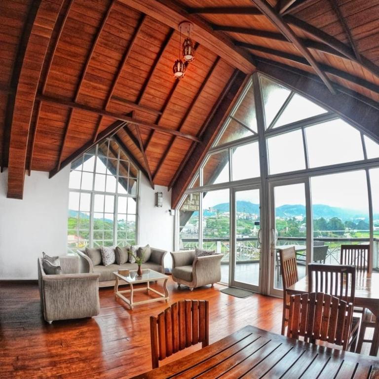 Dewdrops at Lake Gregory, Nuwara Eliya