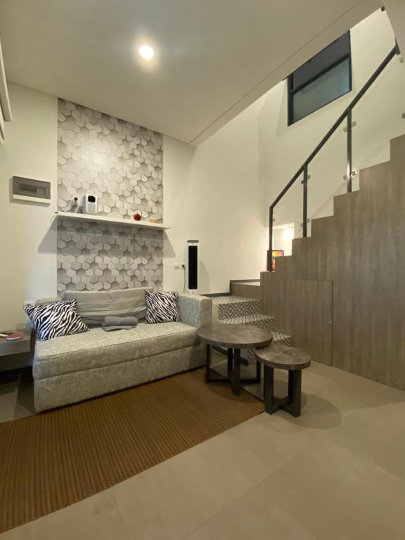 Mely’s Tiny Home, Samporo