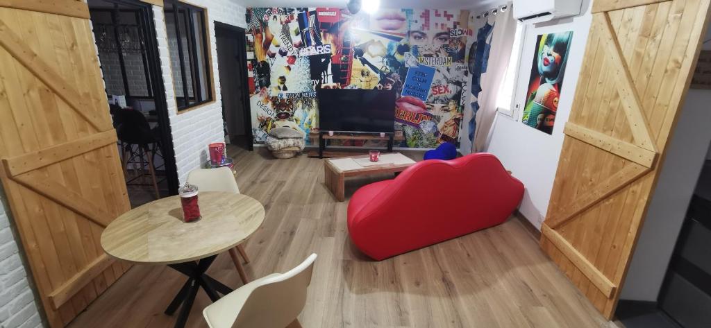 Gîtes déco pop et chaleureuse avec jacuzzi, sauna, piece coquine - 4