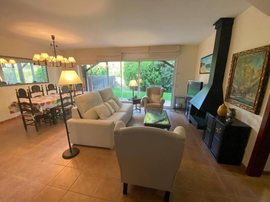 Casa con piscina a menos de 1 min de la playa. AA - 5