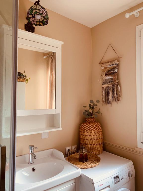 Parisian style Appartment Private room with Shared bathroom near Bastille and Gare de Lyon - 5