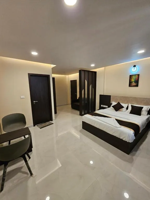 THAAL RESIDENCY Cheruvathur-HALA GROUPS，位于Nīleshwar的酒店