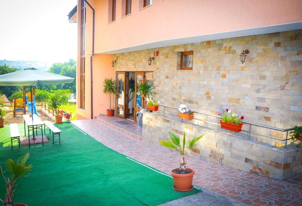 Hotel Apolis — Hotel building in Sozopol, Burgas Region