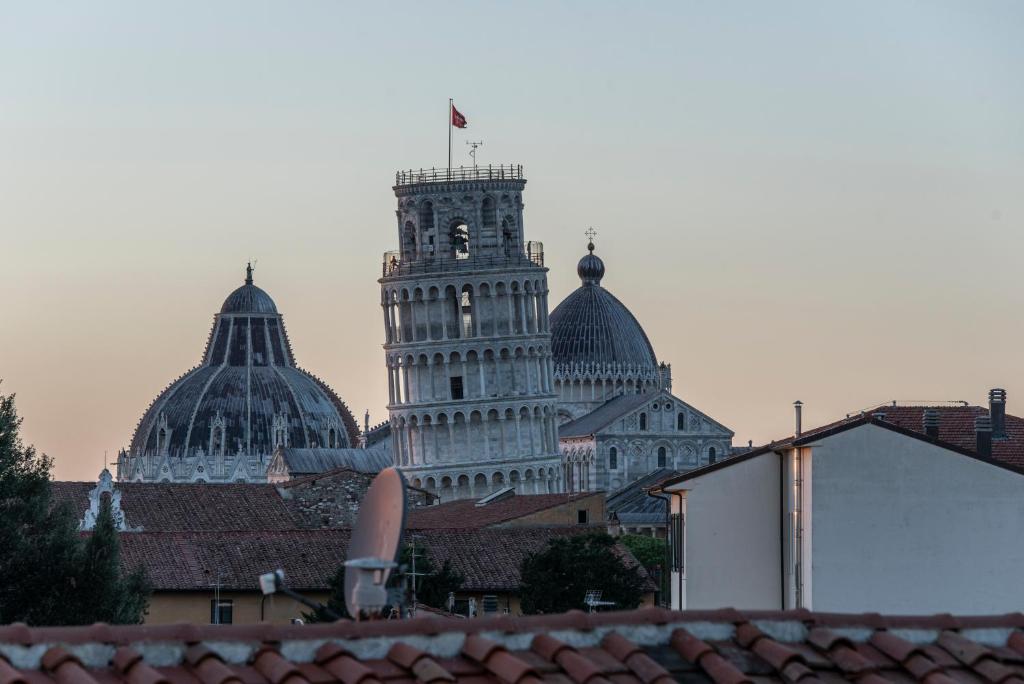Panorama Apartment Pisa City Center with Stunning Tower View - 2