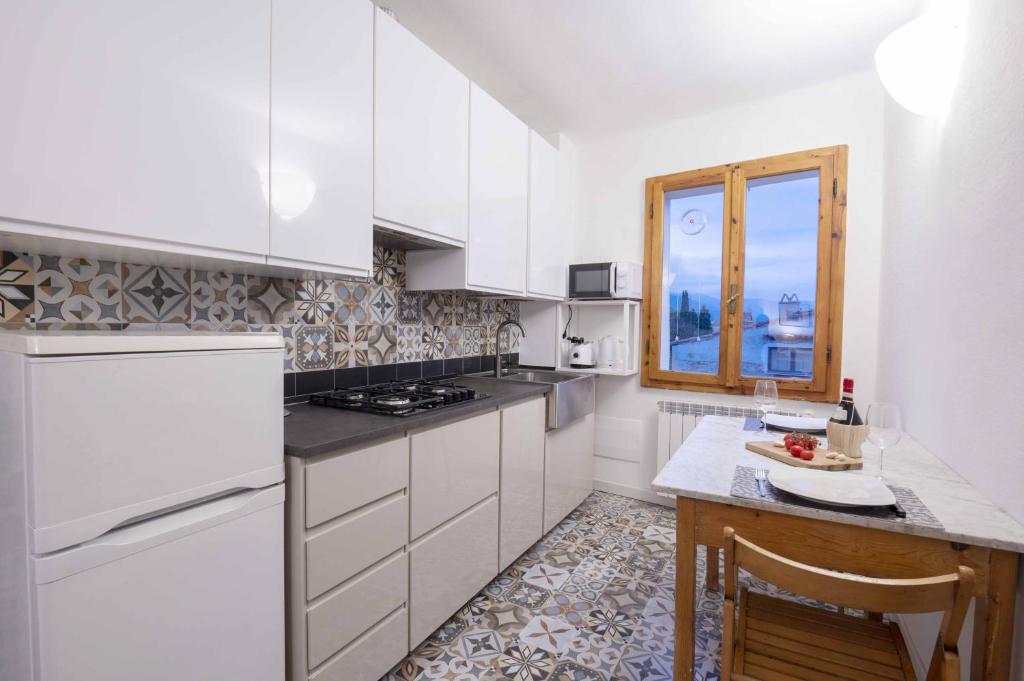 Panorama Apartment Pisa City Center with Stunning Tower View - 5