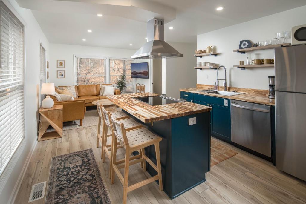 Sunflower Suite at The Wanderer, Boone