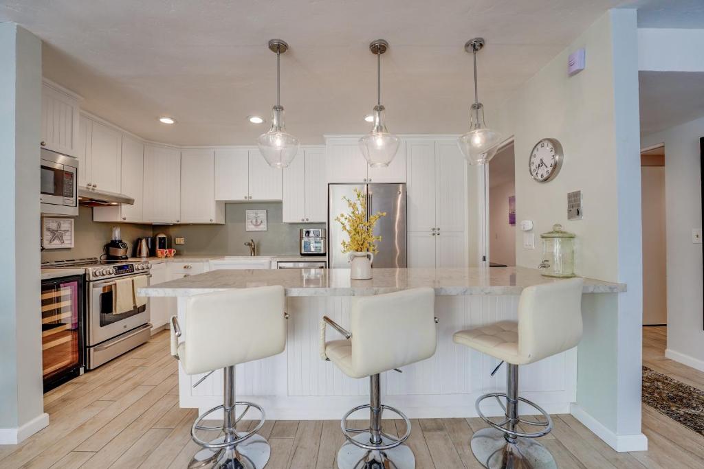 Bayfront Paradise - Flexible 30 Day plus w Amazing Bay View and Pool, San Diego