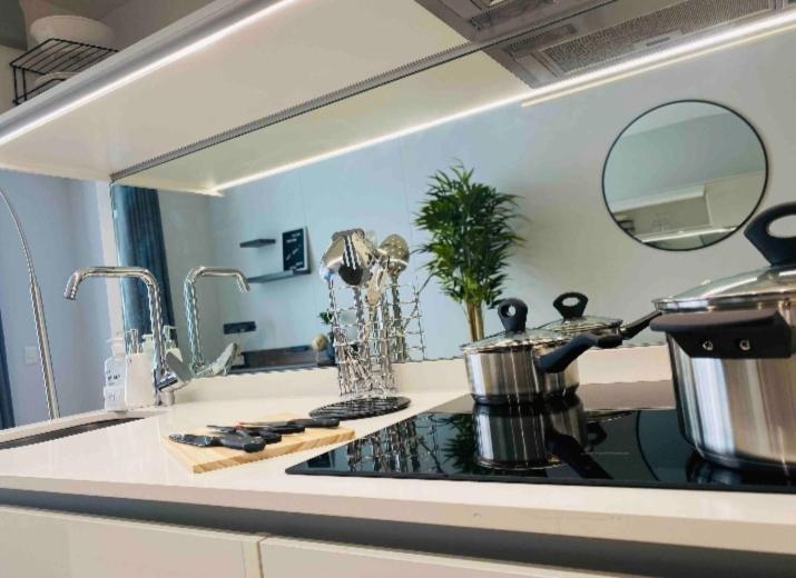 Views on the six, Midrand