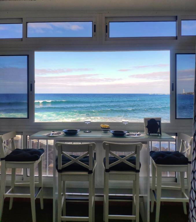 1st line sea view 3 rooms apartment in Tenerife 92m2, Bajamar