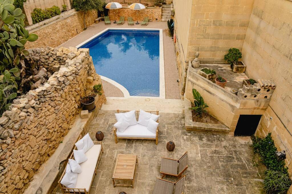 Charming & Stylish Historic Farmhouse with Pool, Xewkija
