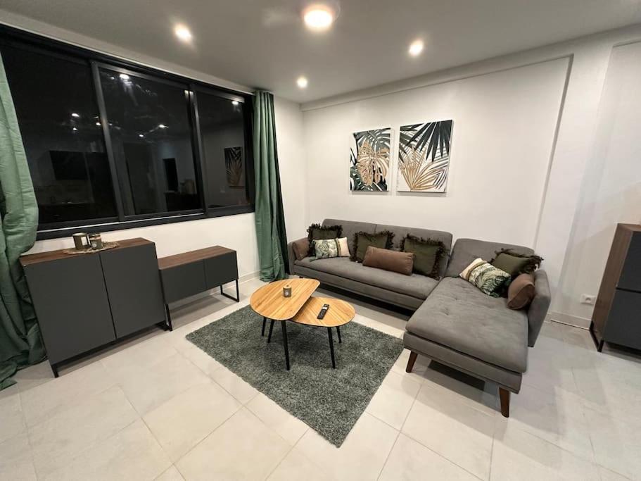 L’écrin de Jade, Camp de Rémire