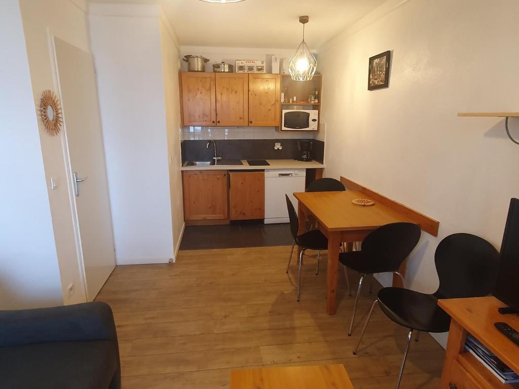 Appartement rénové 2 pièces pour 2-4 personnes, idéalement situé à Modane, accès direct aux pistes - FR-1-265-339 - 1