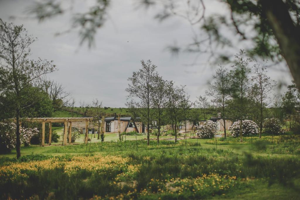 Everything Retreat, Mellor