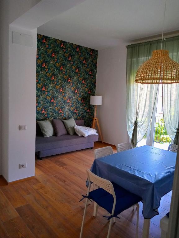 Trilo Lorenzo - In centro ed a soli 30 m dal mare - 1