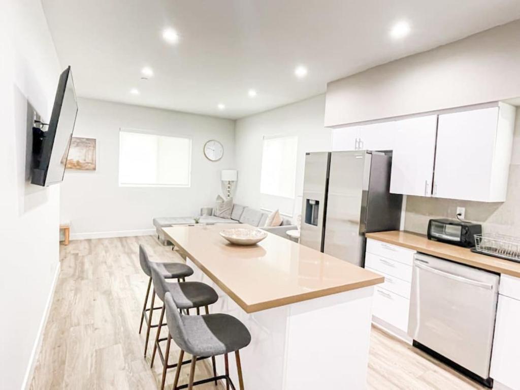 Stylish Townhouse in Mid City - CR2-CUL