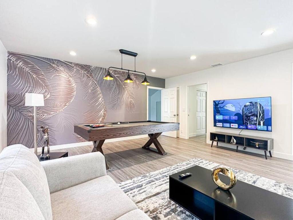 Cozy 3BR Oasis for Your Next Adventure in LA - WO