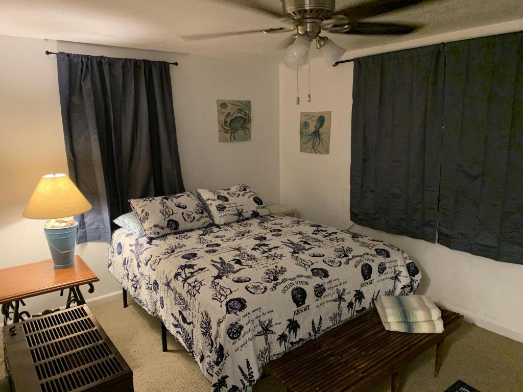 Beach Side Studio #2 apts, North Camellia Acres