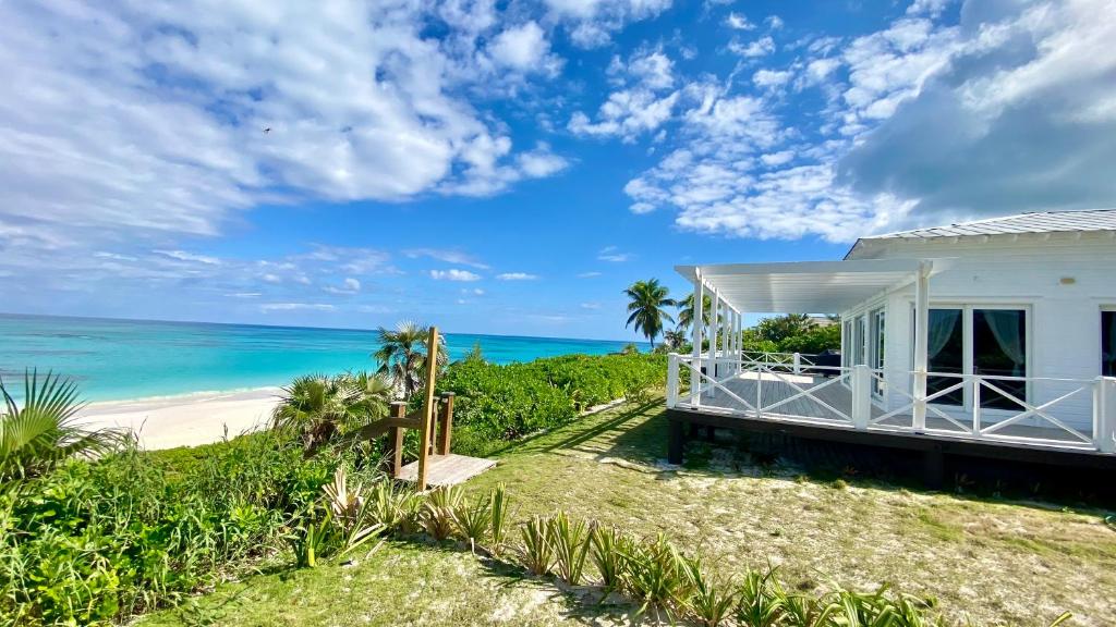 Eleuthera Retreat - Private Villa & Cottages on pink sand beachfront, North Palmetto Point