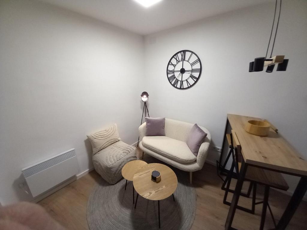 Cute 1BDR in City Center - 4