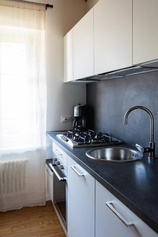 Double Private Parking, 2 Bedrooms & 2 Bathrooms - Elegant Apartment in Old Town - 4