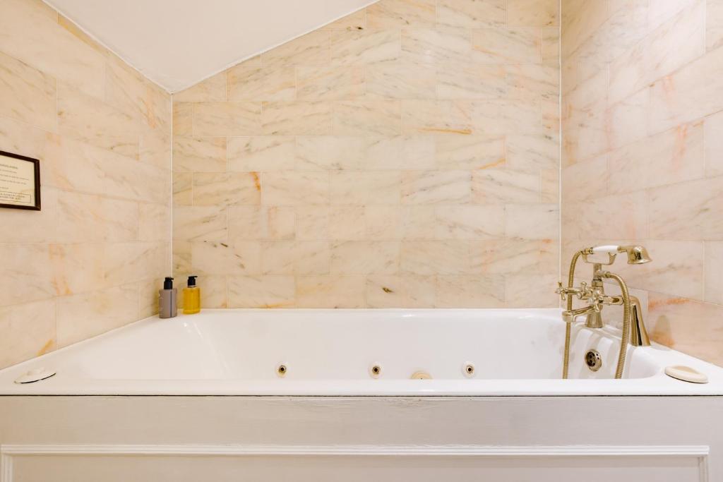 Facilities, The Abbey Court Notting Hill in London